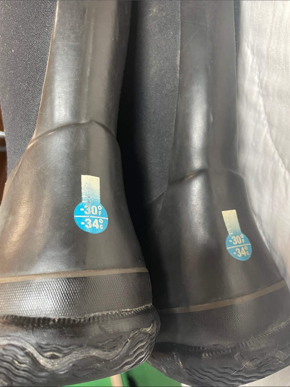Bogs Youth Black Winter Boots. Good Condition. Size 2. - Picture 8 of 9